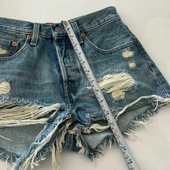 Levi's premium 501 distressed cutoff  jean shorts . Size 24 boho beach vacation - Picture 13 of 15